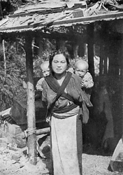 Japanische Mutter um 1930